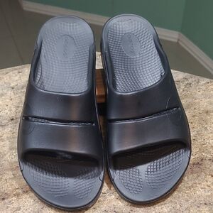 Oofos Ooahh Black Slides/ Sandals Size EU45 / M12 /W14